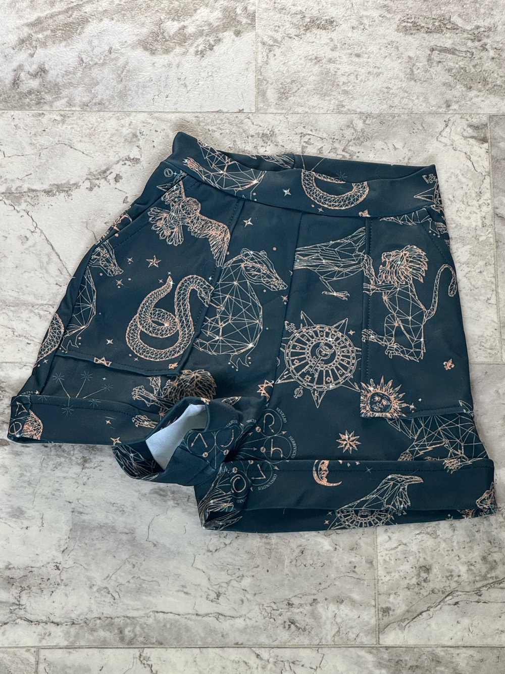 Magic skies cuffed shorts